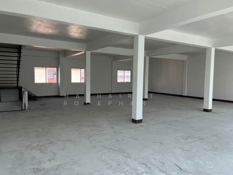 3-BR Townhouse, Bangkok, Bang O, Bang Phlat, Bangkok, 3 Bedrooms, 150 sqm, Townhouse For Rent, by Hathairat Rookphan , 500309515 - DDproperty.com