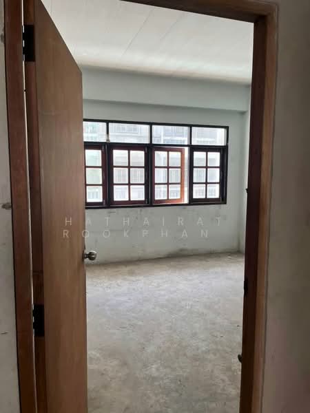 3-BR Townhouse, Bangkok, Bang O, Bang Phlat, Bangkok, 3 Bedrooms, 150 sqm, Townhouse For Rent, by Hathairat Rookphan , 500309515 - DDproperty.com