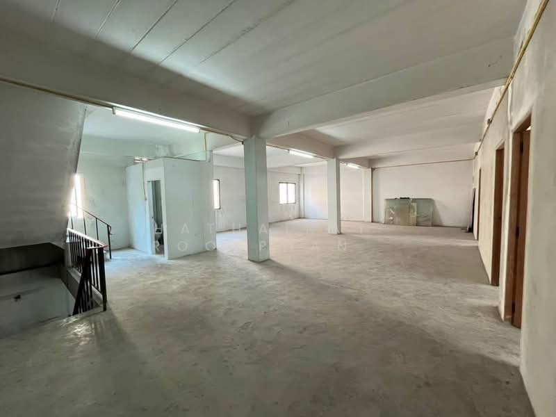 3-BR Townhouse, Bangkok, Bang O, Bang Phlat, Bangkok, 3 Bedrooms, 150 sqm, Townhouse For Rent, by Hathairat Rookphan , 500309515 - DDproperty.com