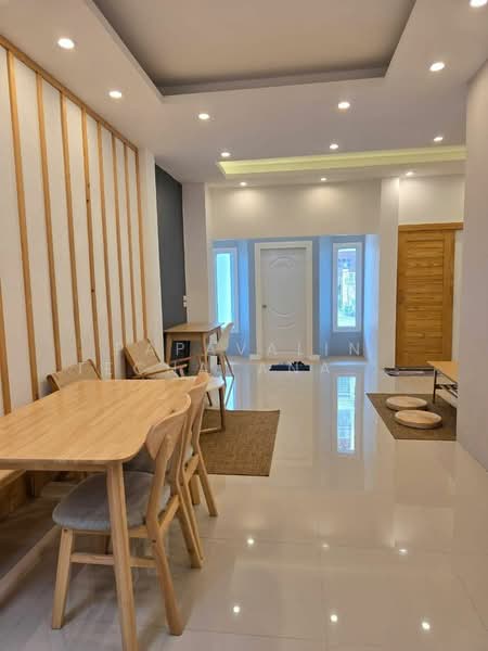 ทาวน์เฮ้าส์ 3-ห้องนอน, กรุงเทพ, คันนายาว, กรุงเทพ, 204 ตร.ม., ทาวน์เฮ้าส์ ขาย, โดย Papavalin Techatanaphuwit, 500309555 - DDproperty.com