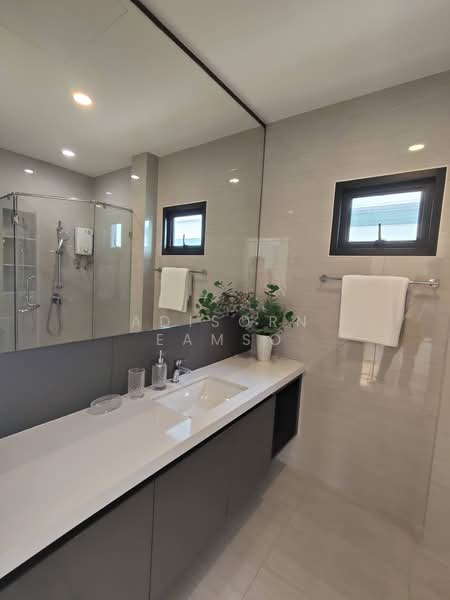 Lake Serene Rama II (Phase 4), Samut Sakhon, Rama ll Road, Bang Nam Chut, Muang Samut Sakhon, Samut Sakhon, 5 Bedrooms, 410 sqm, Townhouse For Sale, by Adisorn Eamso, 500309590 - DDproperty.com
