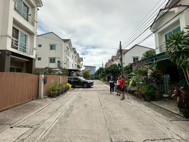 ทาวน์โฮม 3 ชั้น หมู่บ้าน สุวรรณ สุวรรณภูมิ หนามแดง-ศรีนครินทร์, สมุทรปราการ, บางพลีใหญ่, บางพลี, สมุทรปราการ, 200 ตร.ม., ทาวน์เฮ้าส์ ขาย, โดย วิดารัตน์ กาติ้ง, 500309703 - DDproperty.com