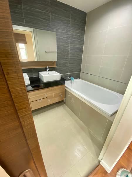 Villa Nakarin Onnut-Wongwaen, Bangkok, Sukhapiban 2 Road, Prawet, Bangkok, 5 Bedrooms, 410 sqm, Single Detached House For Rent, by Vinai Wattana, 500309706 - DDproperty.com