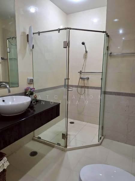 Baan Klang Krung Siam-Pathumwan, Bangkok, Petchburi Road, Thanon Phetchaburi, Ratchathewi, Bangkok, 2 Bedrooms, 67 sqm, Condo For Rent, by Ratchanon Songthammakul, 500309739 - DDproperty.com