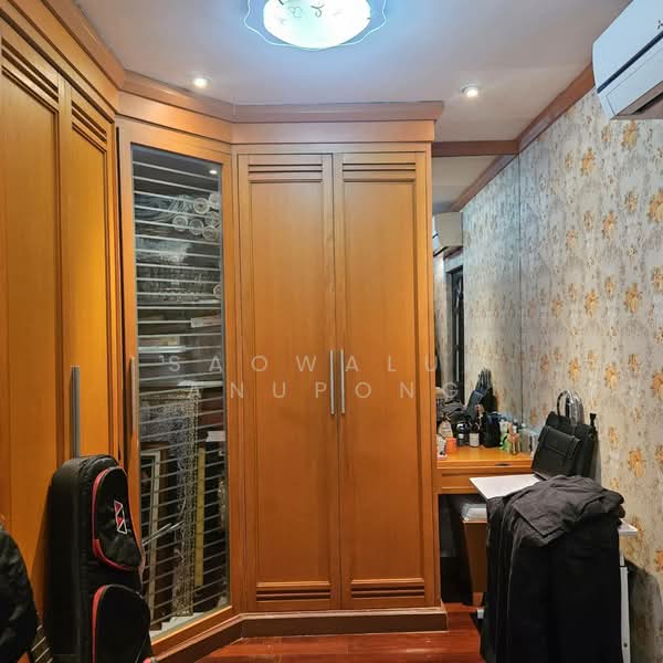 หมู่บ้านวัฒนา สาธุประดิษฐ์ 15 ถนนนราธิวาส 22, Bangkok, นราธิวาส 22, Chong Nonsi, Yan Nawa, Bangkok, 4 Bedrooms, 300 sqm, Townhouse For Sale, by Saowaluk Anupong, 500309762 - DDproperty.com