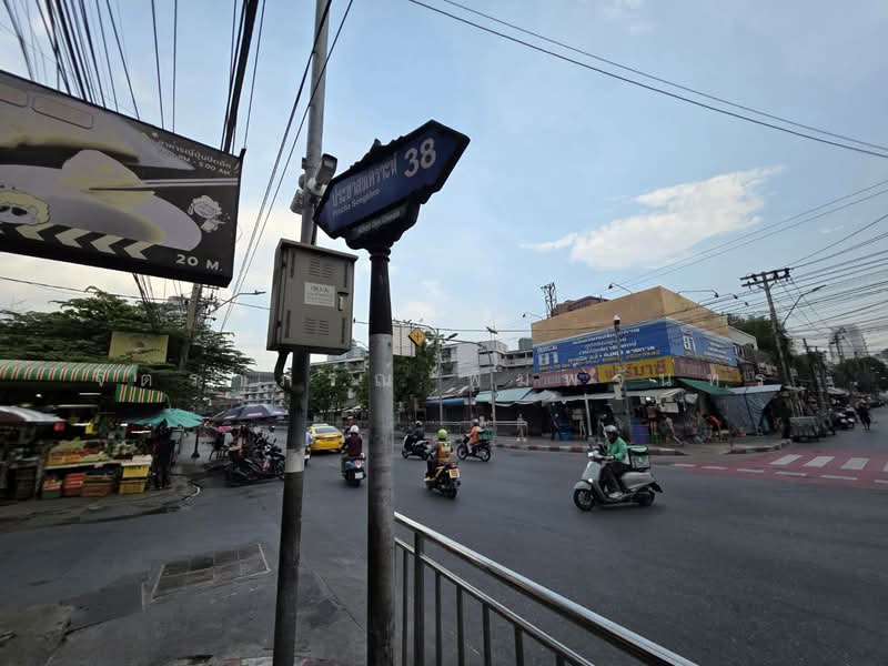 ็Huai Khwang Market, Bangkok, ประชาสงเคราะห์, Din Daeng, Bangkok, 3 Bedrooms, 200 sqm, Townhouse For Sale, by จิตราภรณ์ พิมพ์จันทร์, 500309869 - DDproperty.com
