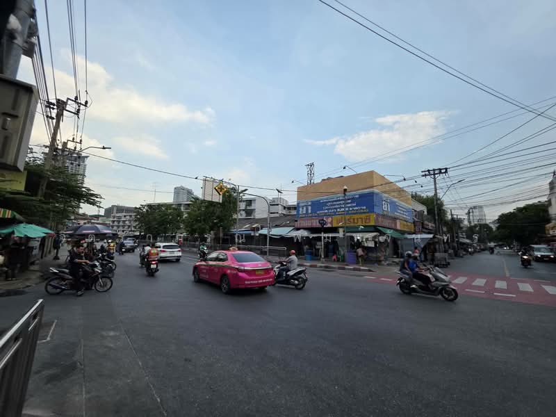 ็Huai Khwang Market, Bangkok, ประชาสงเคราะห์, Din Daeng, Bangkok, 3 Bedrooms, 200 sqm, Townhouse For Sale, by จิตราภรณ์ พิมพ์จันทร์, 500309869 - DDproperty.com