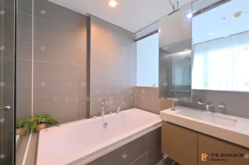 Siri At Sukhumvit, Bangkok, 902 Sukhumvit Road, Phra Kanong, Khlong Toei, Bangkok, 3 Bedrooms, 110 sqm, Condo For Rent, by Nicha Peerakittikul, 500309893 - DDproperty.com