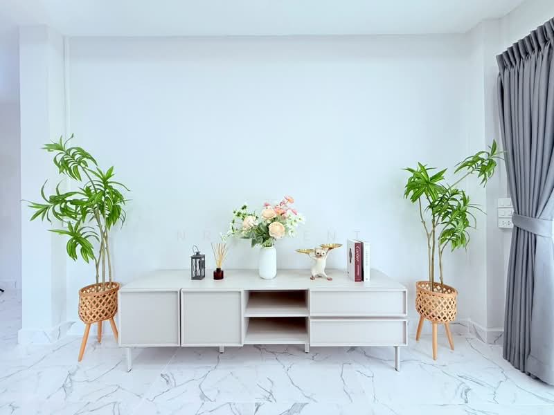 Baan Poonsin Thani 3, Bangkok, Krungthep Kreetha, Khlong Song Ton Nun, Lat Krabang, Bangkok, 3 Bedrooms, 100 sqm, Townhouse For Sale, by NR AGENT, 500309905 - DDproperty.com