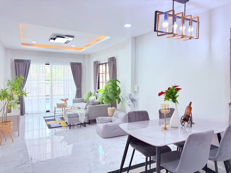 Baan Poonsin Thani 3, Bangkok, Krungthep Kreetha, Khlong Song Ton Nun, Lat Krabang, Bangkok, 3 Bedrooms, 100 sqm, Townhouse For Sale, by NR AGENT, 500309905 - DDproperty.com