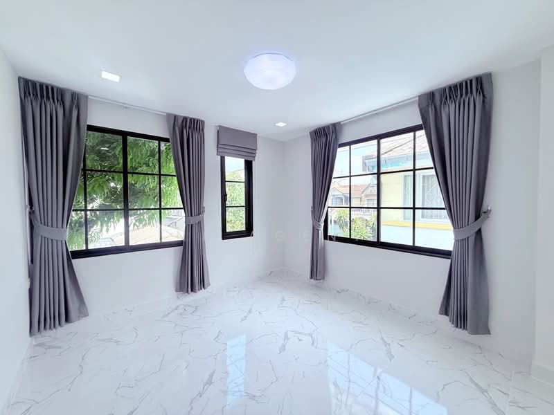 Baan Poonsin Thani 3, Bangkok, Krungthep Kreetha, Khlong Song Ton Nun, Lat Krabang, Bangkok, 3 Bedrooms, 100 sqm, Townhouse For Sale, by NR AGENT, 500309905 - DDproperty.com