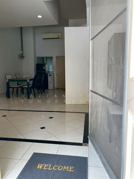 Baan Klang Muang Swiss Town Kaset-Nawamin, Bangkok, Soi Moobaan Klang Mueng, Chorake Bua, Lat Phrao, Bangkok, 3 Bedrooms, 96 sqm, Townhouse For Rent, by Rattanaphon Yungprakhon, 500310058 - DDproperty.com