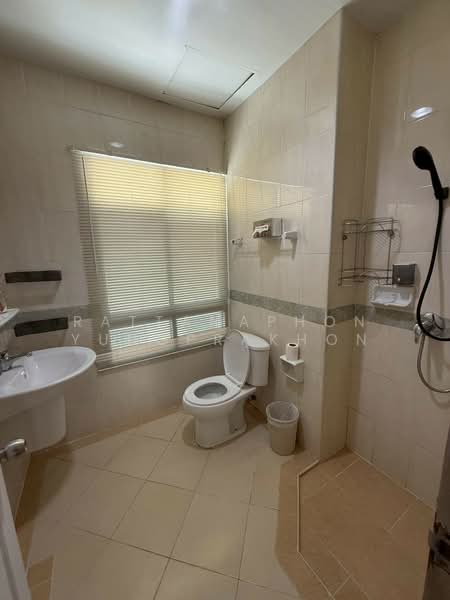 Baan Klang Muang Swiss Town Kaset-Nawamin, Bangkok, Soi Moobaan Klang Mueng, Chorake Bua, Lat Phrao, Bangkok, 3 Bedrooms, 96 sqm, Townhouse For Rent, by Rattanaphon Yungprakhon, 500310058 - DDproperty.com