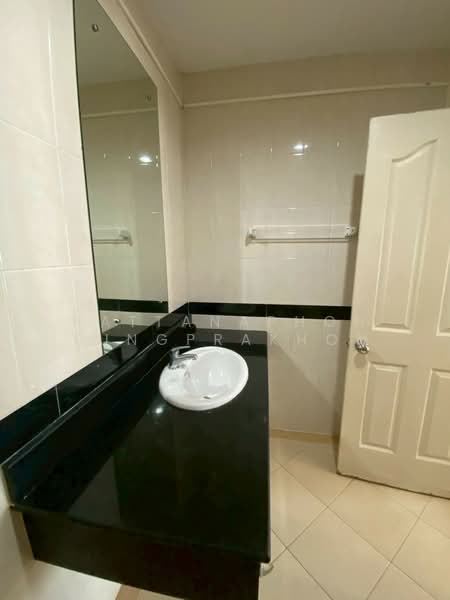 Baan Klang Muang Swiss Town Kaset-Nawamin, Bangkok, Soi Moobaan Klang Mueng, Chorake Bua, Lat Phrao, Bangkok, 3 Bedrooms, 96 sqm, Townhouse For Rent, by Rattanaphon Yungprakhon, 500310058 - DDproperty.com