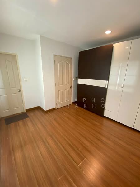 Baan Klang Muang Swiss Town Kaset-Nawamin, Bangkok, Soi Moobaan Klang Mueng, Chorake Bua, Lat Phrao, Bangkok, 3 Bedrooms, 96 sqm, Townhouse For Rent, by Rattanaphon Yungprakhon, 500310058 - DDproperty.com