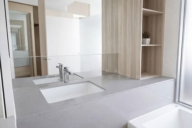 The Esse Asoke, Bangkok, 333 Soi Sukhumvit 21, Sukhumvit Road, Khlongtoei Nua, Watthana, Bangkok, 1 Bedroom, 45 sqm, Condo For Rent, by Chotika Rakrungrueang, 500310168 - DDproperty.com