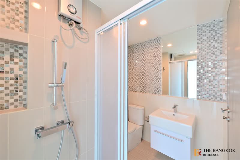 Life Ratchadapisek, Bangkok, 279 Ratchadapisaek Road, Huai Khwang, Bangkok, 2 Bedrooms, 56 sqm, Condo For Rent, by Nicha Peerakittikul, 500310263 - DDproperty.com