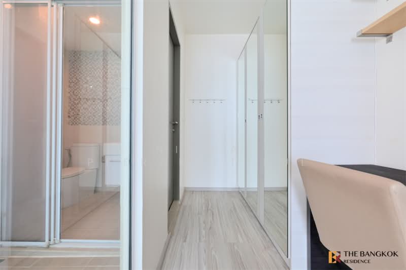 Life Ratchadapisek, Bangkok, 279 Ratchadapisaek Road, Huai Khwang, Bangkok, 2 Bedrooms, 56 sqm, Condo For Rent, by Nicha Peerakittikul, 500310263 - DDproperty.com