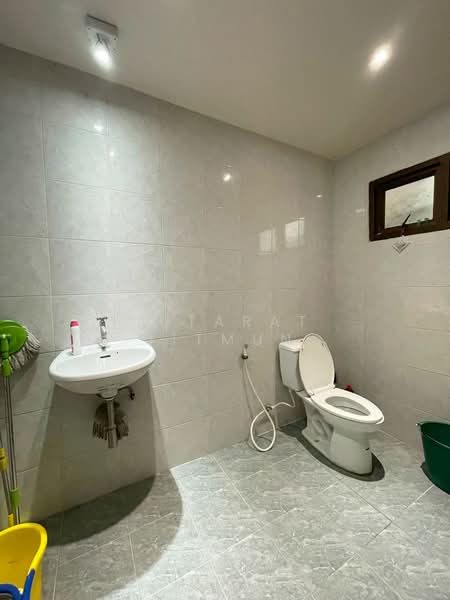 Sriwara Town in Town, Bangkok, Sriwara Road, Phlapphla, Wang Thonglang, Bangkok, 3 Bedrooms, 350 sqm, Townhouse For Rent, by Jutarat Jitmun, 500310401 - DDproperty.com