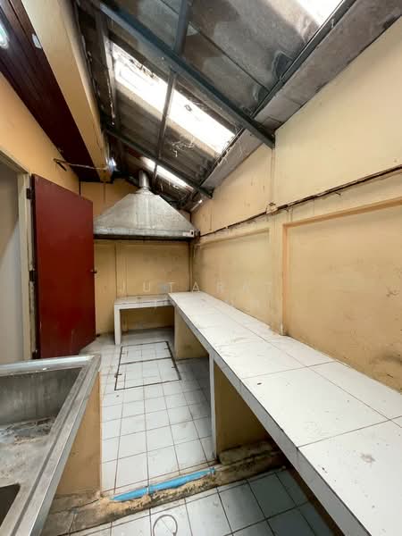 Sriwara Town in Town, Bangkok, Sriwara Road, Phlapphla, Wang Thonglang, Bangkok, 3 Bedrooms, 350 sqm, Townhouse For Rent, by Jutarat Jitmun, 500310401 - DDproperty.com