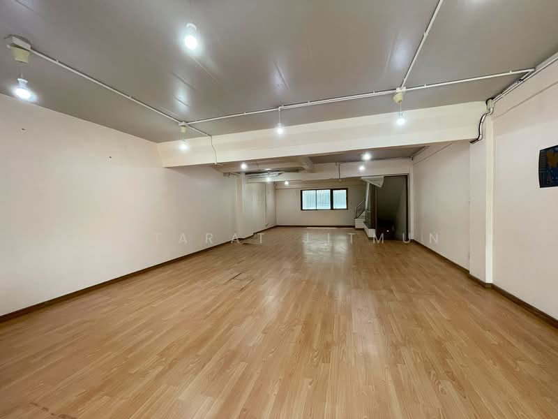 Sriwara Town in Town, Bangkok, Sriwara Road, Phlapphla, Wang Thonglang, Bangkok, 3 Bedrooms, 350 sqm, Townhouse For Rent, by Jutarat Jitmun, 500310401 - DDproperty.com