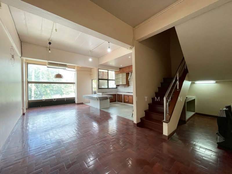 Sriwara Town in Town, Bangkok, Sriwara Road, Phlapphla, Wang Thonglang, Bangkok, 3 Bedrooms, 350 sqm, Townhouse For Rent, by Jutarat Jitmun, 500310401 - DDproperty.com