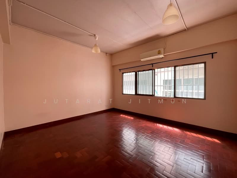 Sriwara Town in Town, Bangkok, Sriwara Road, Phlapphla, Wang Thonglang, Bangkok, 3 Bedrooms, 350 sqm, Townhouse For Rent, by Jutarat Jitmun, 500310401 - DDproperty.com