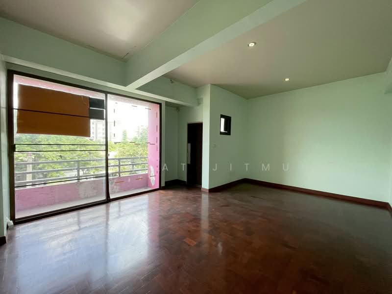 Sriwara Town in Town, Bangkok, Sriwara Road, Phlapphla, Wang Thonglang, Bangkok, 3 Bedrooms, 350 sqm, Townhouse For Rent, by Jutarat Jitmun, 500310401 - DDproperty.com