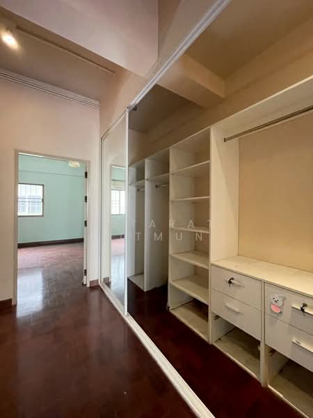 Sriwara Town in Town, Bangkok, Sriwara Road, Phlapphla, Wang Thonglang, Bangkok, 3 Bedrooms, 350 sqm, Townhouse For Rent, by Jutarat Jitmun, 500310401 - DDproperty.com