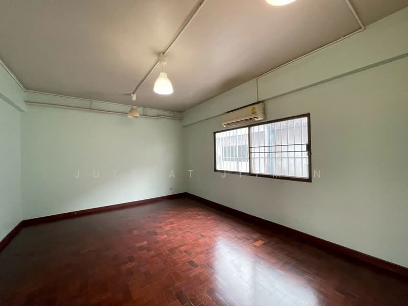 Sriwara Town in Town, Bangkok, Sriwara Road, Phlapphla, Wang Thonglang, Bangkok, 3 Bedrooms, 350 sqm, Townhouse For Rent, by Jutarat Jitmun, 500310401 - DDproperty.com
