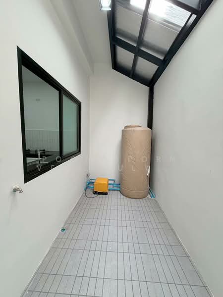 ทาวน์เฮ้าส์ : หมู่บ้านพิพรพงษ์ ซอยวิภาวดีรังสิต 84, Bangkok, Sanam Bin, Don Mueang, Bangkok, 2 Bedrooms, 128 sqm, Townhouse For Sale, by Poonyaporn Veerabulyarit, 500310417 - DDproperty.com