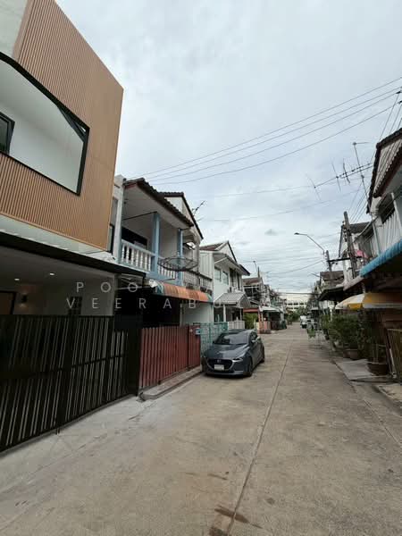 ทาวน์เฮ้าส์ : หมู่บ้านพิพรพงษ์ ซอยวิภาวดีรังสิต 84, กรุงเทพ, สนามบิน, ดอนเมือง, กรุงเทพ, 128 ตร.ม., ทาวน์เฮ้าส์ ขาย, โดย Poonyaporn Veerabulyarit, 500310417 - DDproperty.com