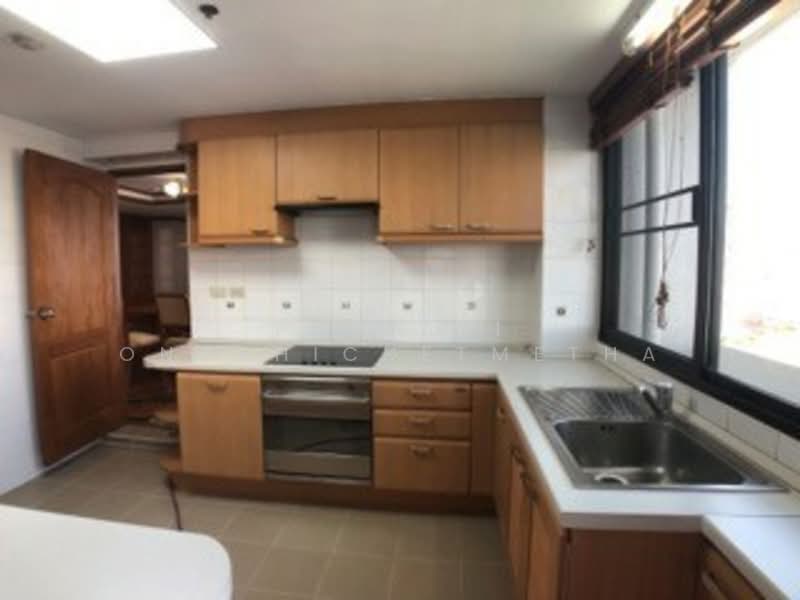 Lee House Apartment, Bangkok, 13 Thonglor 13, Khlong Tan Nua, Watthana, Bangkok, 3 Bedrooms, 240 sqm, Apartment For Rent, by Pensasi Ongphichetmetha, 500310606 - DDproperty.com