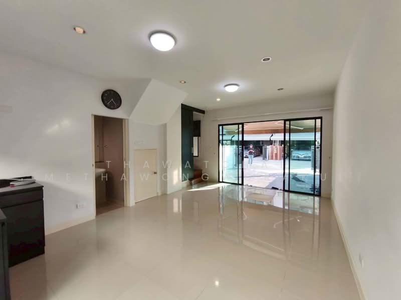 Baan Klang Muang Pinklao - Charan, Bangkok, along the expressway Si Rat  Road-Outer Ring Road, Bang O, Bang Phlat, Bangkok, 3 Bedrooms, 145 sqm, Townhouse For Sale, by Thawatchai Methawongworakul, 500310684 - DDproperty.com
