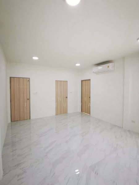 3-BR House, Bangkok, Samsen Nok, Huai Khwang, Bangkok, 3 Bedrooms, 170 sqm, Single Detached House For Rent, by Thananith Ittitulyapong, 500310744 - DDproperty.com