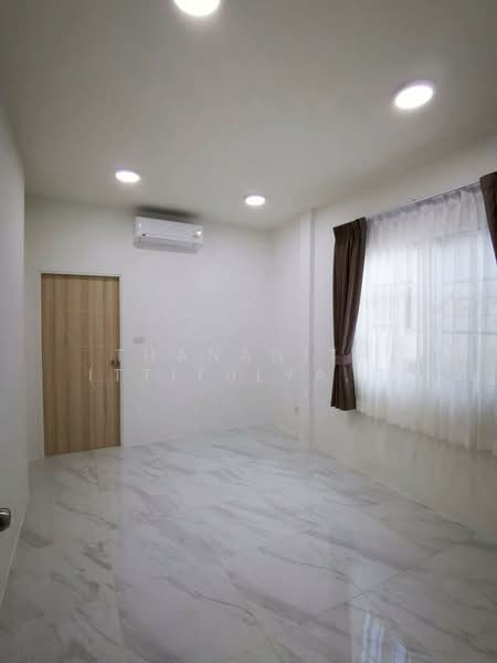 3-BR House, Bangkok, Samsen Nok, Huai Khwang, Bangkok, 3 Bedrooms, 170 sqm, Single Detached House For Rent, by Thananith Ittitulyapong, 500310744 - DDproperty.com