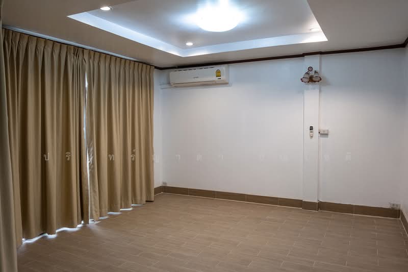 Home Office BTS Phrakanong, Bangkok, Phra Kanong, Khlong Toei, Bangkok, 3 Bedrooms, 250 sqm, Townhouse For Rent, by ปรินทร์ญาดา ชิณโชติ, 500310772 - DDproperty.com