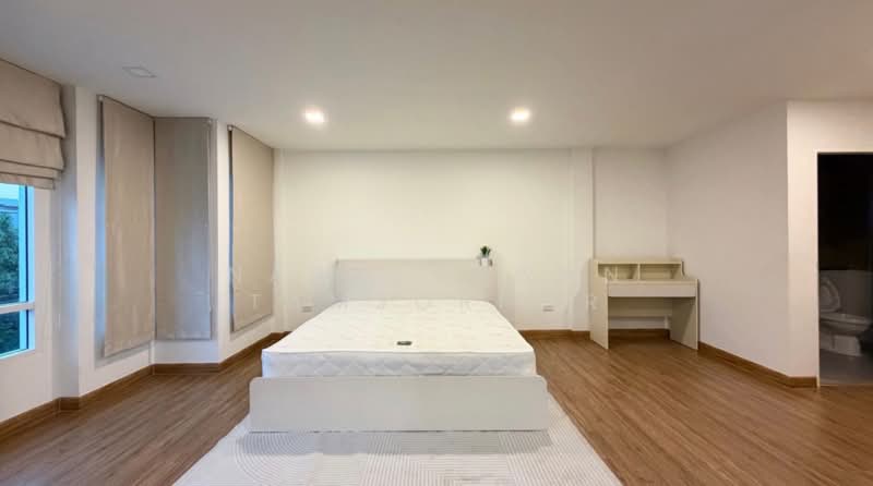 4-BR Townhouse, Bangkok, Nong Bon, Prawet, Bangkok, 4 Bedrooms, 216 sqm, Townhouse For Rent, by Napatsawan Tamjorhor, 500310775 - DDproperty.com