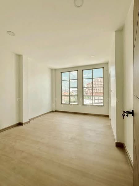 Baan Klang Muang Urbanion Rama 9-Ladprao, Bangkok, Soi Ladprao 84, Ladprao Road, Wang Thonglang, Bangkok, 4 Bedrooms, 260 sqm, Townhouse For Sale, by Chomratkamol Soontorntarawong (Gor), 500310874 - DDproperty.com