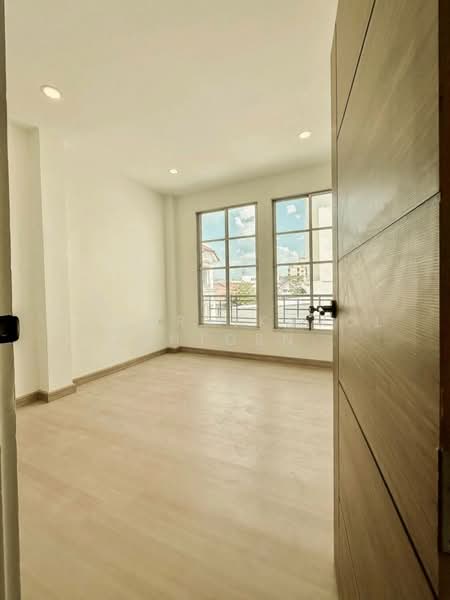 Baan Klang Muang Urbanion Rama 9-Ladprao : บ้านกลางเมือง เออร์บาเนี่ยน พระราม 9-ลาดพร้าว, กรุงเทพ, ซอยลาดพร้าว 84 ถนนลาดพร้าว, วังทองหลาง, กรุงเทพ, 260 ตร.ม., ทาวน์เฮ้าส์ ขาย, โดย Chomratkamol Soontorntarawong (Gor), 500310874 - DDproperty.com