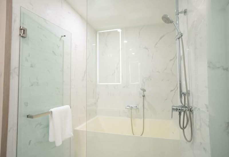Wyndham Bangkok Queen Convention Center, Bangkok, 388 Soi Rim Khlong, Khlong Toei, Khlong Toei, Bangkok, 3 Bedrooms, 128 sqm, Apartment For Rent, by Chomratkamol Soontorntarawong (Gor), 500310919 - DDproperty.com