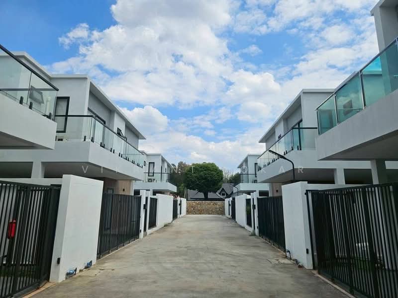 undefined, Chon Buri (Pattaya), Nong Pla Lai, Bang Lamung (Pattaya), Chon Buri (Pattaya), 3 Bedrooms, 240 sqm, Villa For Rent, by Vikrant Kokar, 500311460 - DDproperty.com