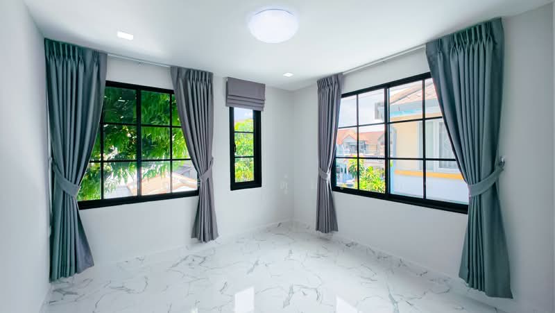 Poonsinh Thani 3, Bangkok, Rat Phatthana Road, Khlong Song Ton Nun, Lat Krabang, Bangkok, 3 Bedrooms, 30 sqm, Townhouse For Sale, by เพ็ญศิริ ตุ้มเทียน, 500311618 - DDproperty.com