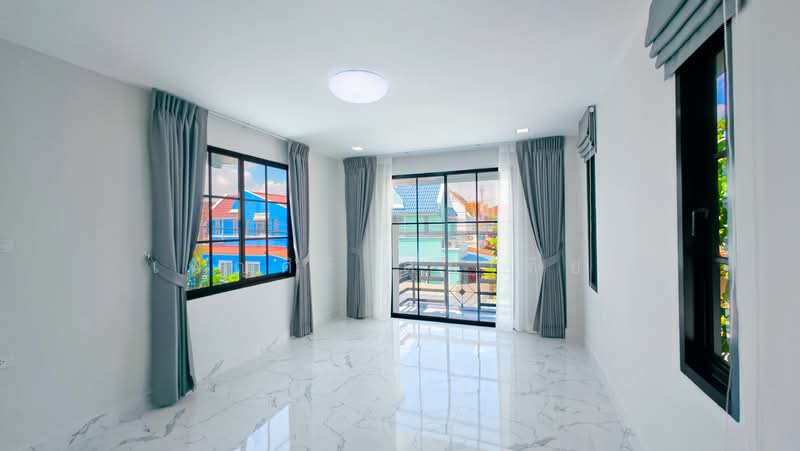 Poonsinh Thani 3, Bangkok, Rat Phatthana Road, Khlong Song Ton Nun, Lat Krabang, Bangkok, 3 Bedrooms, 30 sqm, Townhouse For Sale, by เพ็ญศิริ ตุ้มเทียน, 500311618 - DDproperty.com
