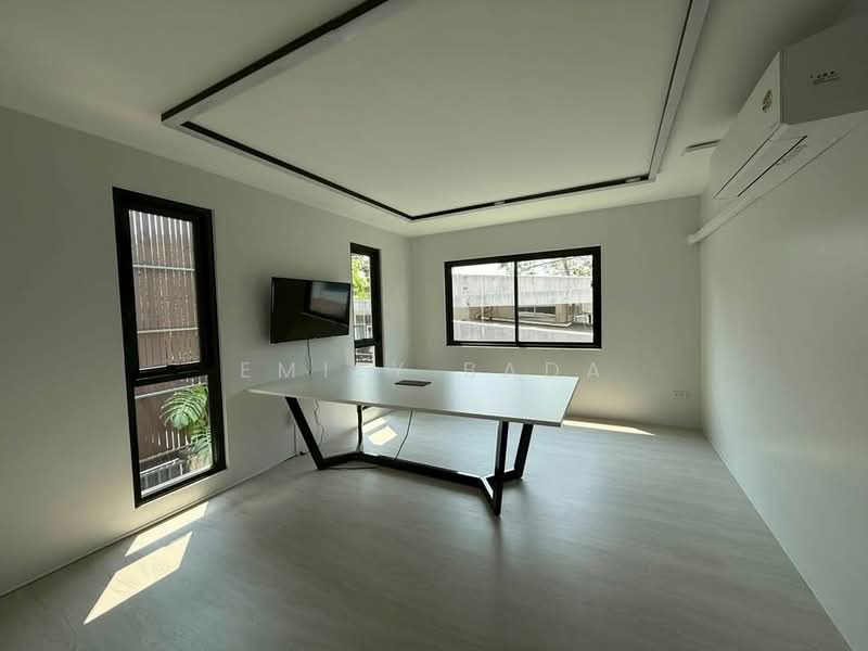 3-BR House, Bangkok, Khlong Tan Nua, Watthana, Bangkok, 3 Bedrooms, 400 sqm, Single Detached House For Rent, by Emily Bada, 500311651 - DDproperty.com