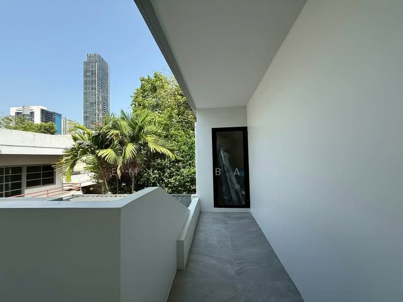 3-BR House, Bangkok, Khlong Tan Nua, Watthana, Bangkok, 3 Bedrooms, 400 sqm, Single Detached House For Rent, by Emily Bada, 500311651 - DDproperty.com