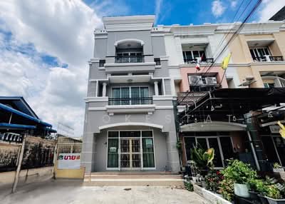 ขาย - Parinyalak Wongwan Sathorn : ปริญลักษณ์ วงแหวนสาทร, กรุงเทพ