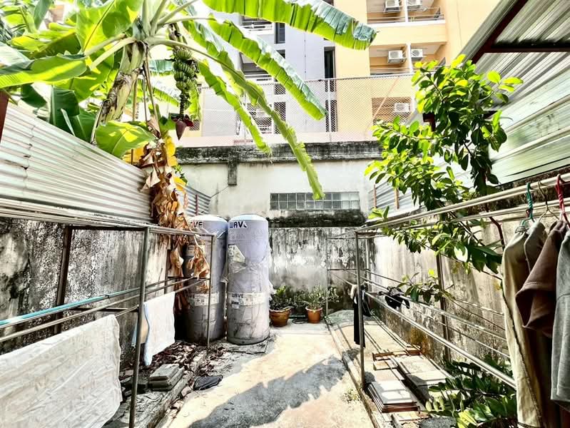 ทาวน์เฮ้าส์ 2 ชั้น 30.1 ตร.ว. ทาวน์เฮ้าส์ ซอยชานเมือง2 ถนนมิตรไมตรี, Bangkok, ถนนมิตรไมตรี, Huai Khwang, Bangkok, 5 Bedrooms, 130 sqm, Townhouse For Sale, by คุณ วีนัสรา บุตรพา (เมล), 500311859 - DDproperty.com