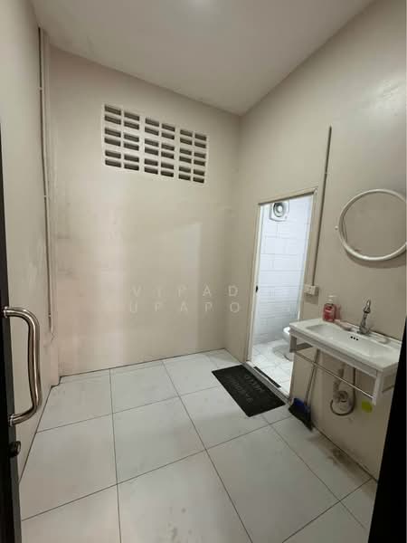 3-BR House, Bangkok, Bang Chak, Phra Khanong, Bangkok, 3 Bedrooms, 311 sqm, Single Detached House For Rent, by Vipada Supaporn, 500312786 - DDproperty.com