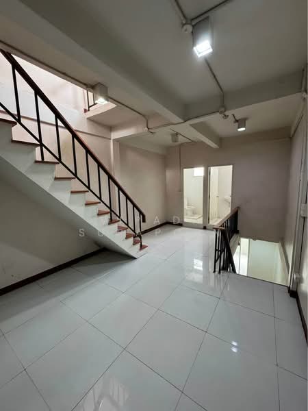 3-BR House, Bangkok, Bang Chak, Phra Khanong, Bangkok, 3 Bedrooms, 311 sqm, Single Detached House For Rent, by Vipada Supaporn, 500312786 - DDproperty.com